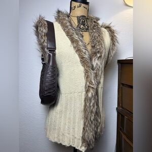 vintage y2k style Carolyn Taylor women’s cardigan sweater vest faux fur top